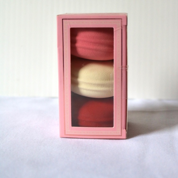 NWT Emily in Paris Macron 3 Piece Make Up Sponge Set Red Pink Cute Dessert - Picture 2 of 8